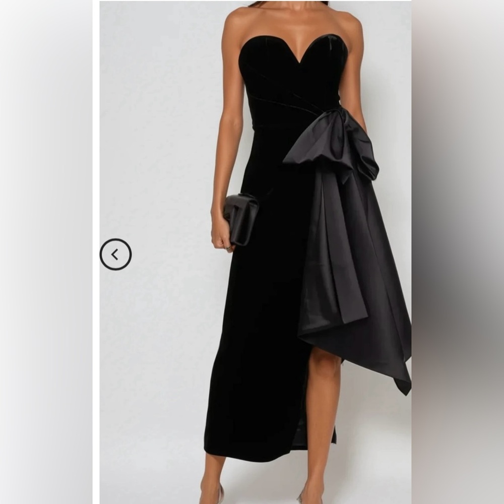 Chic Black Asymmetrical Dress with Bow Detail